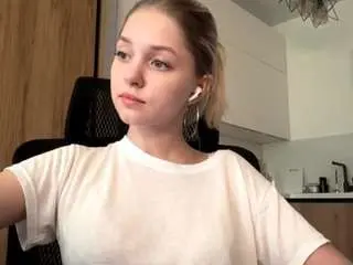 Twannasanchec  live sex cam