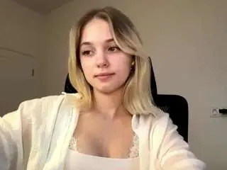 Twannasanchec  live sex cam
