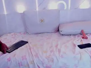 Mirella-bowens  live sex cam