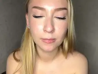 Hildegardegoffigan  live sex cam