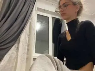 Shantayheidorn  live sex cam