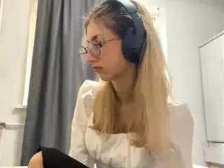 Shantayheidorn  live sex cam