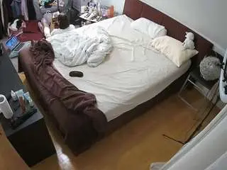 Voyeurcam-julmodels-whitebed-2  live sex cam