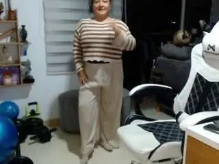 Amanda-bella1  live sex cam