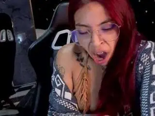 Laura-b  live sex cam