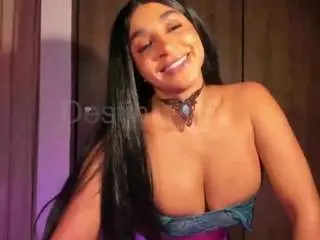 Destinnemills  live sex cam
