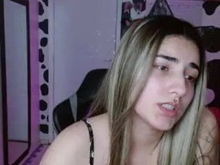 Hi-elora  live sex cam