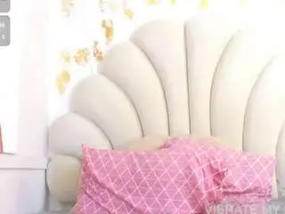 Nylaroyale-cr  live sex cam