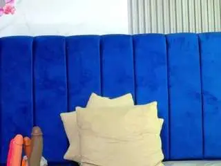 Nylaroyale-cr  live sex cam