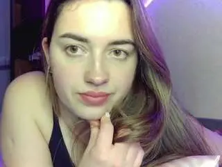 Daniella-brunnette  live sex cam