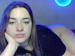 Daniella-brunnette  live sex cam