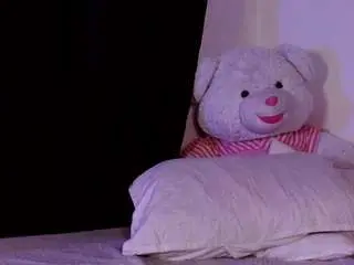 Melani03bear  live sex cam