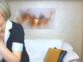 Chrystalmills  live sex cam