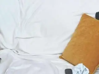 Chrystalmills  live sex cam