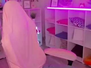 Nikki-glow  live sex cam