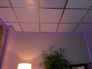Nikki-glow  live sex cam