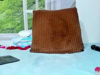 Nikol32  live sex cam