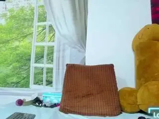 Nikol32  live sex cam