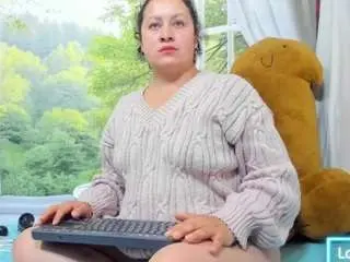 Nikol32  live sex cam