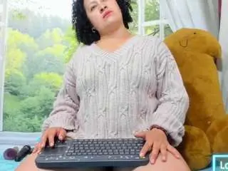 Nikol32  live sex cam
