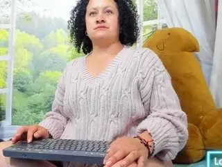 Nikol32  live sex cam