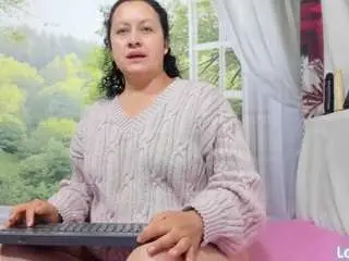 Nikol32  live sex cam