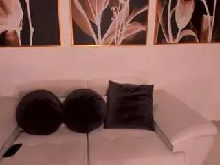Juliabanks  live sex cam