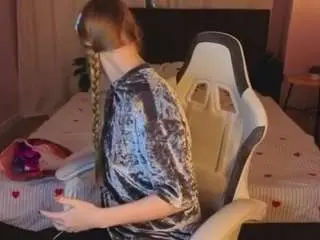 Sweeet-angelll  live sex cam