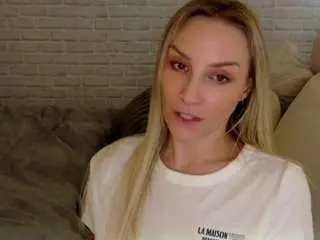 Briehunter  live sex cam