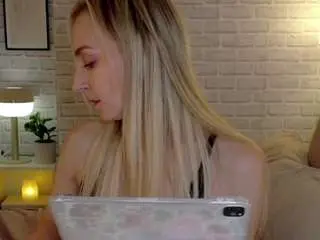 Briehunter  live sex cam