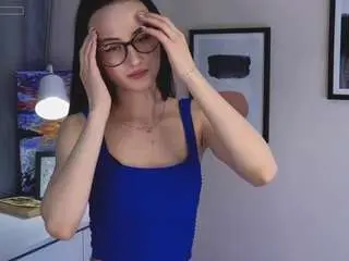 Kira-limerd  live sex cam