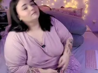 Naughtykiss12  live sex cam