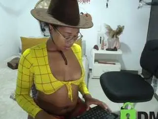 Naomylynch  live sex cam