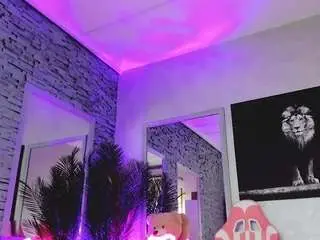 Reina-cummingss  live sex cam