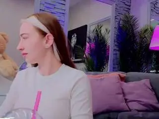 Reina-cummingss  live sex cam