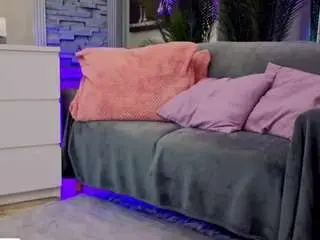 Reina-cummingss  live sex cam