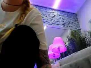 Reina-cummingss  live sex cam