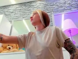 Reina-cummingss  live sex cam