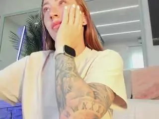 Reina-cummingss  live sex cam