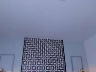 Viky-petitee  live sex cam