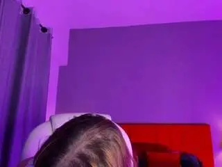 Viky-petitee  live sex cam