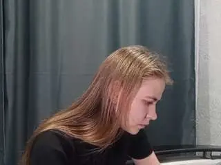 Harriettecestari  live sex cam