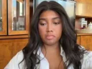 Naommiscott  live sex cam
