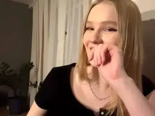 Tawandagibbson  live sex cam