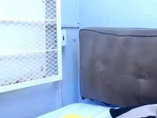 Bigfluff33xx  live sex cam