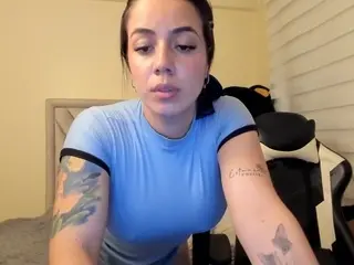 Salomebrunette  live sex cam