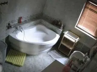 Voyeurcam-julmodels-bath-1st-2  live sex cam