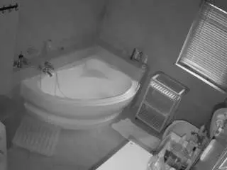 Voyeurcam-julmodels-bath-1st-2  live sex cam