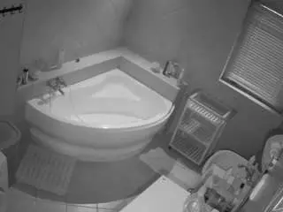 Voyeurcam-julmodels-bath-1st-2  live sex cam