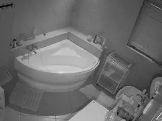 Voyeurcam-julmodels-bath-1st-2  live sex cam